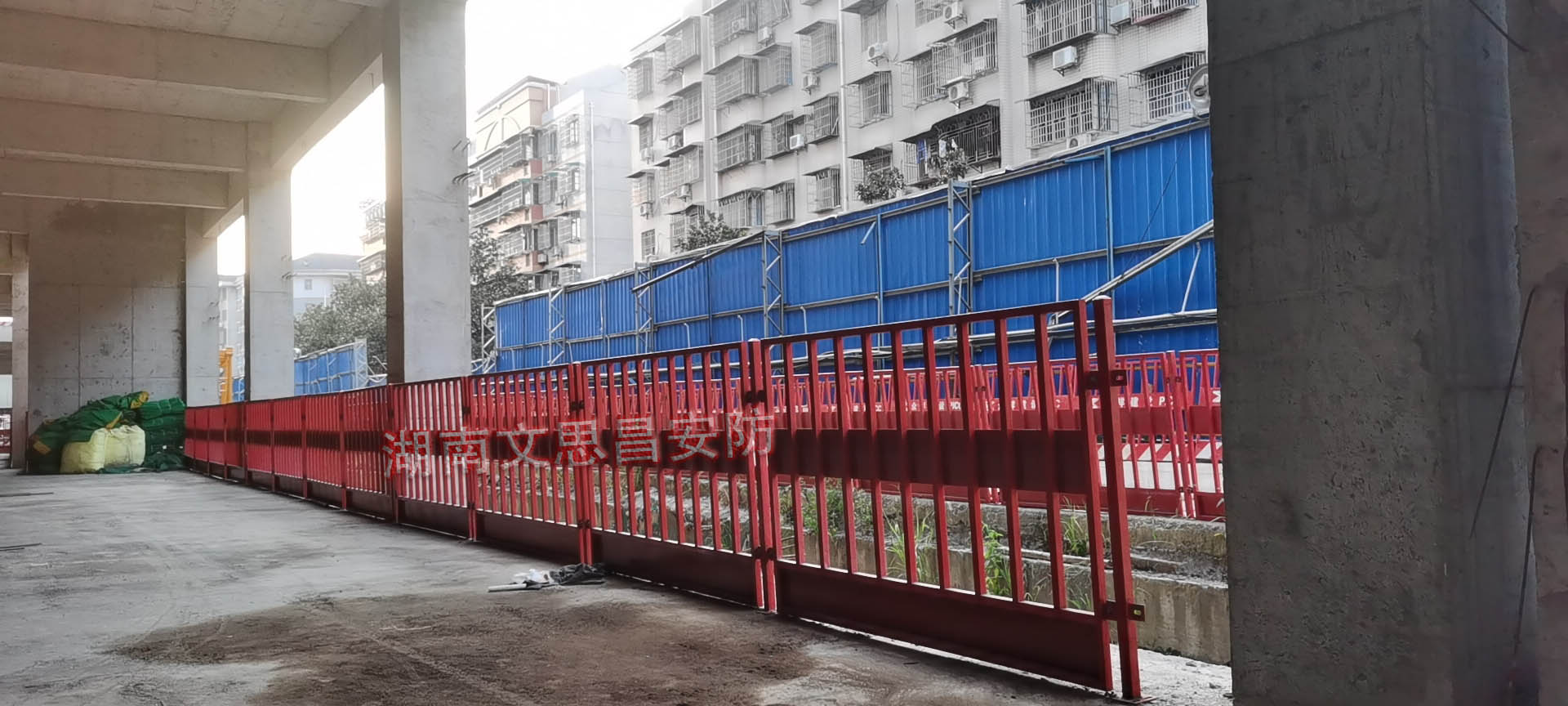 湖南文思昌制管有限公司,臨邊防護欄,建筑安防設施廠家,安全體驗館,VR虛擬體驗館,施工電梯門,VR體驗館,鋼筋加工棚,卸料平臺,施工電梯安全門,